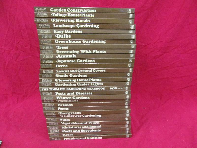 lot 301 image: Gardening Books