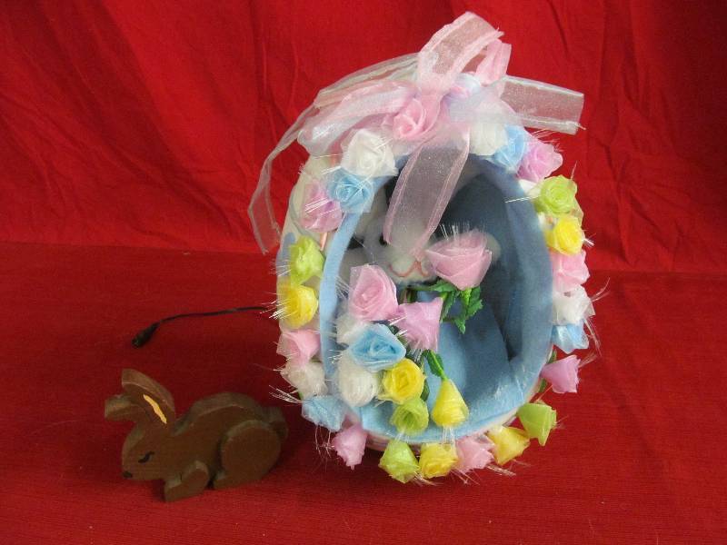 lot 138 image: Easter decorations
