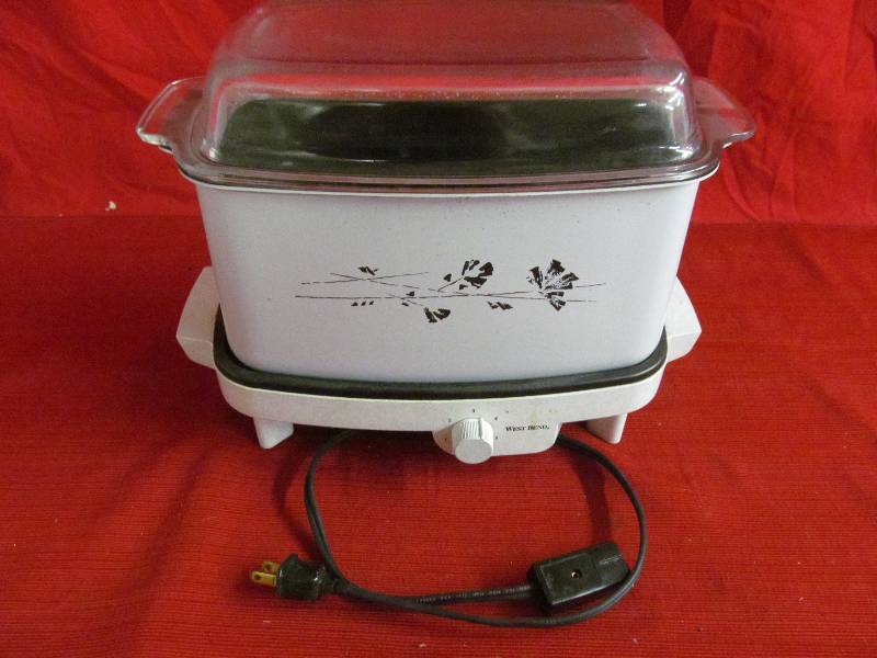 lot 148 image: West Bend Slow cooker