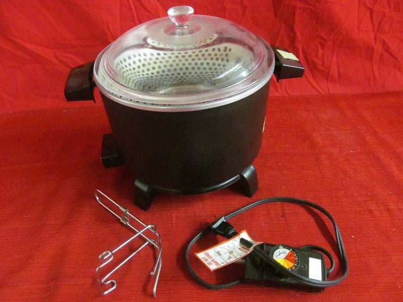 lot 156 image: Dazey deep fryer