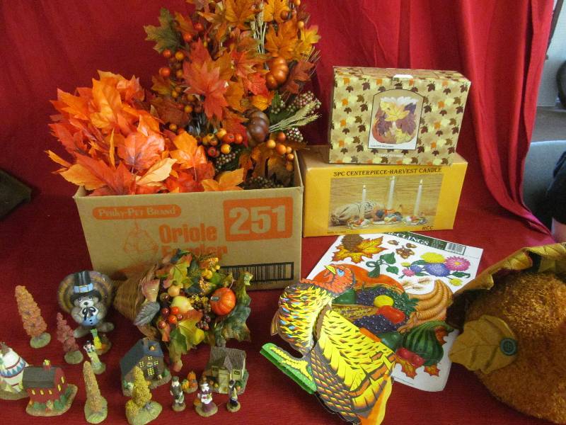 lot 176 image: Fall Dcor