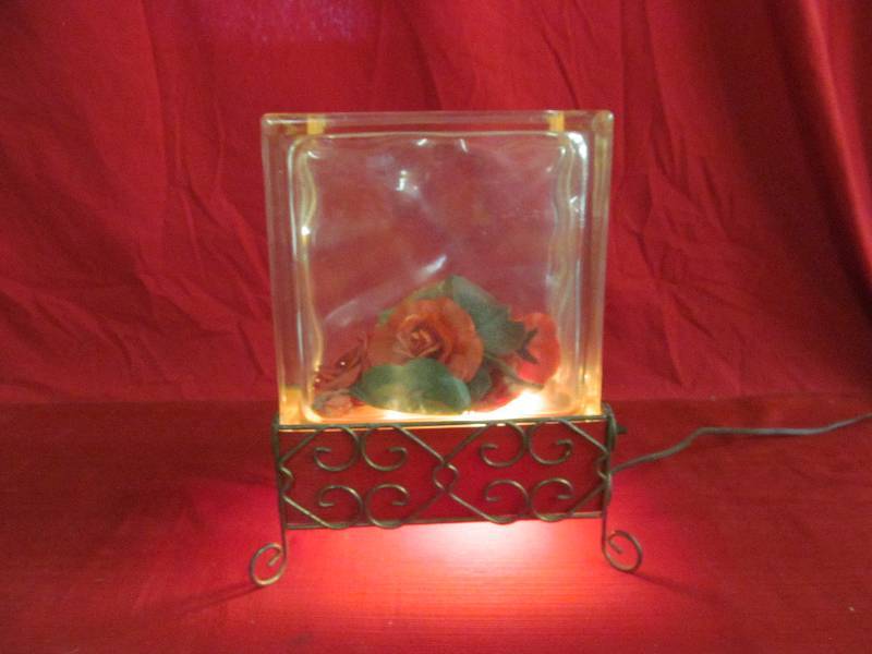 lot 181 image: Lamp