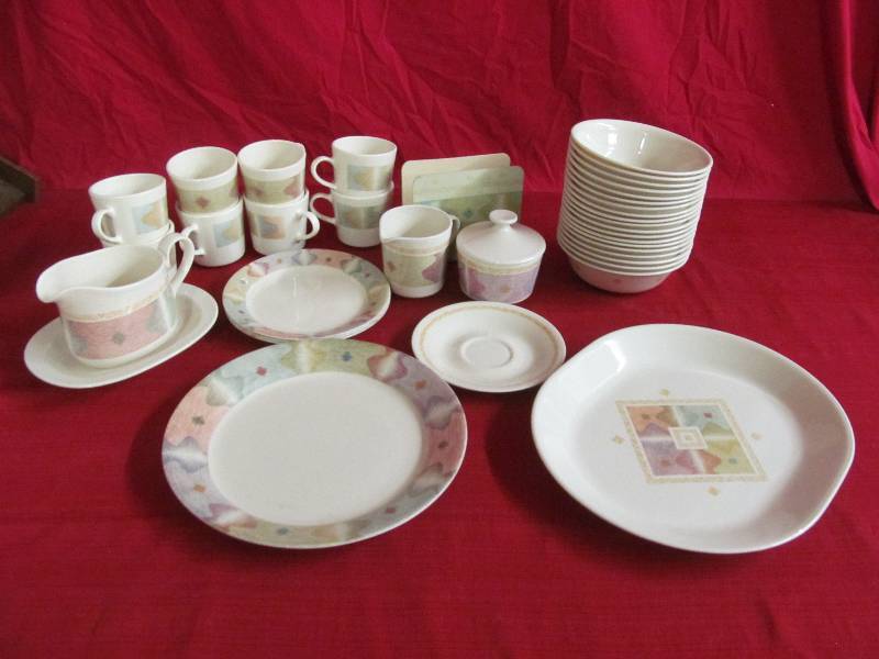 lot 186 image: Corelle Dishes