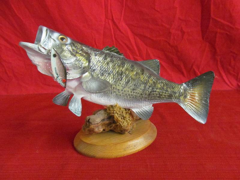 lot 188 image: Fish Mount Replica