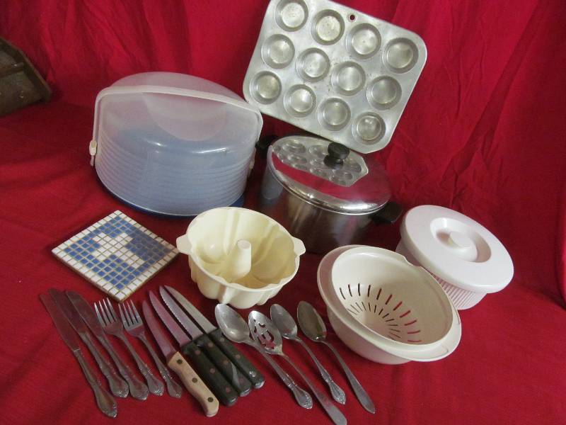 lot 192 image: Kitchen Items