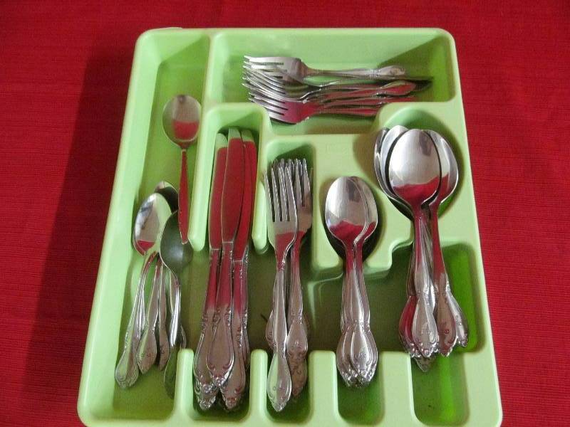 lot 198 image: Flatware