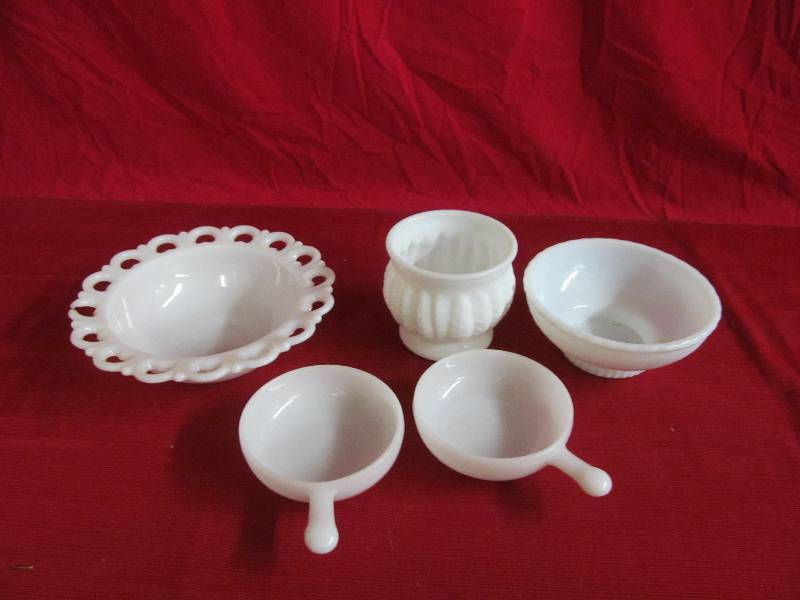 lot 210 image: Milk Glass