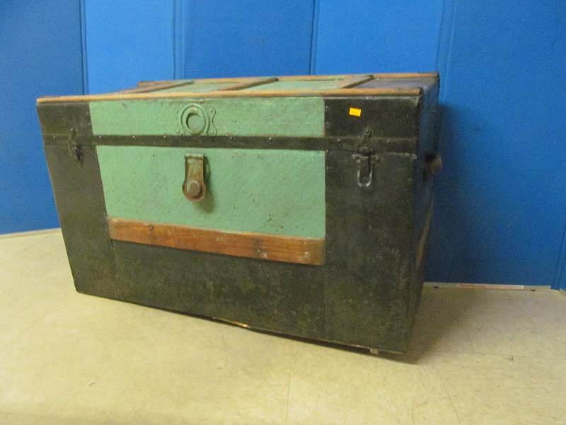 lot 216 image: Travelers Trunk