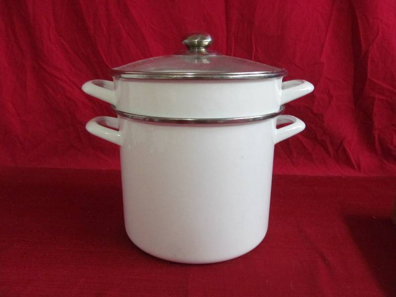 lot 227 image: Pot