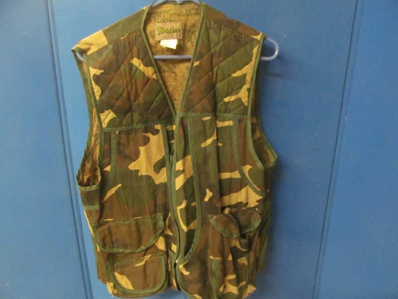 lot 235 image: Hunting Vest
