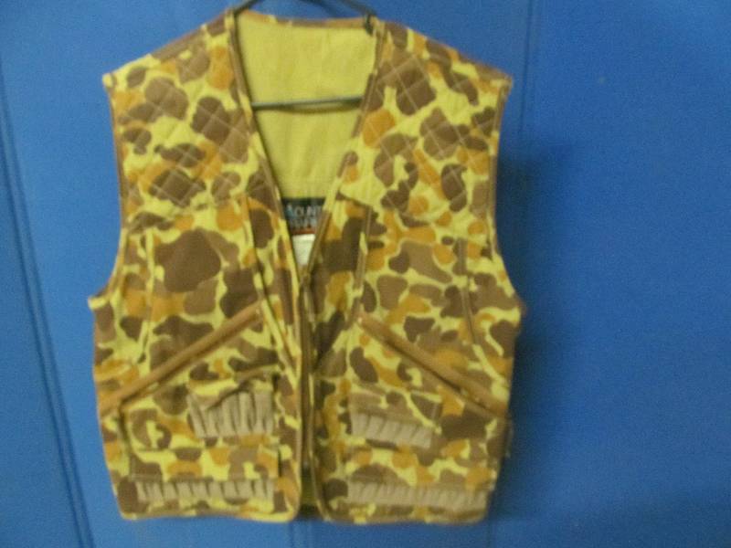 lot 236 image: Hunting Vest