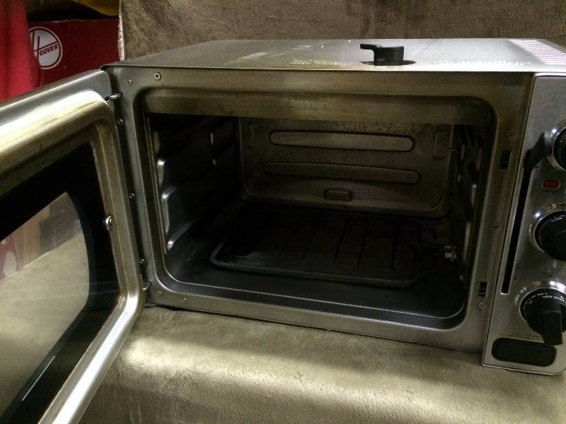 wolfgang puck Preassure oven- used- missing racks and plate - works