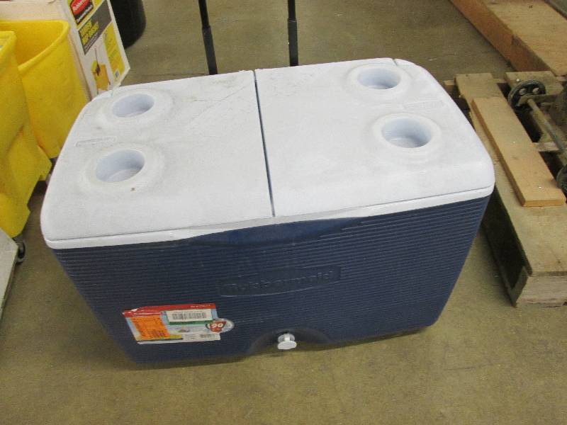 Rubbermaid 60 qt store cooler