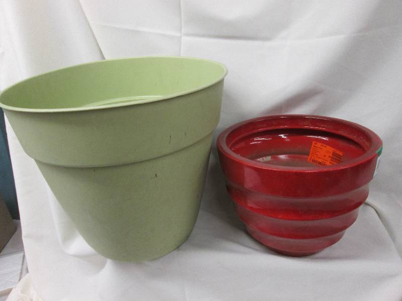 lot 63 image: Athena 12 red planter, Large green...