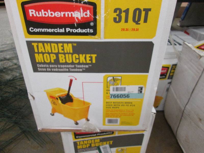 lot 91 image: Rubbermaid Tandem Mop Bucket 31 qt ...