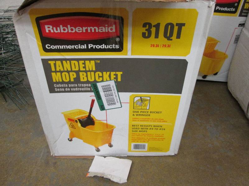 lot 92 image: Rubbermaid Tandem Mop Bucket 31 qt ...