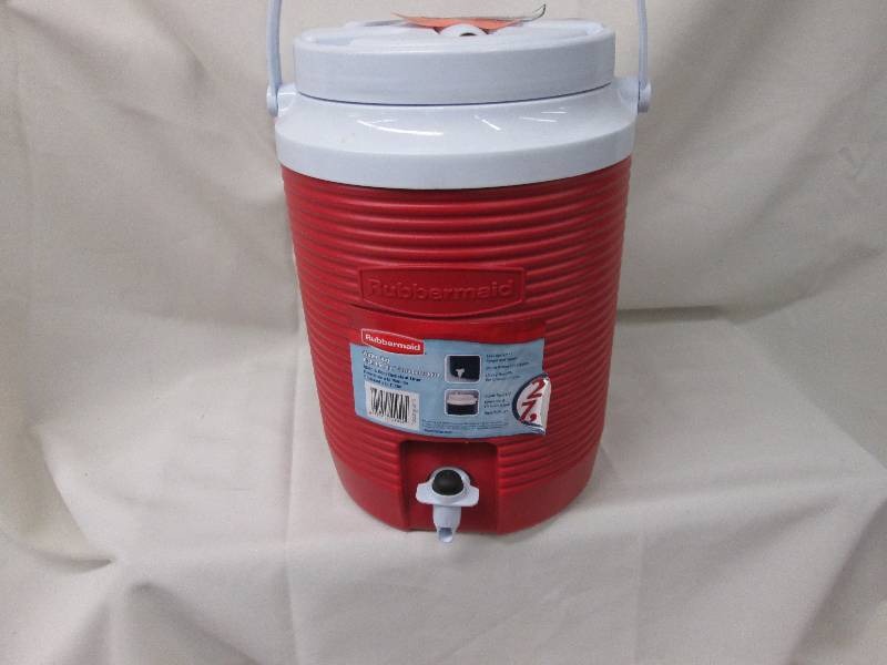 lot 105 image: Rubbermaid 2 gallon waterjug - red...