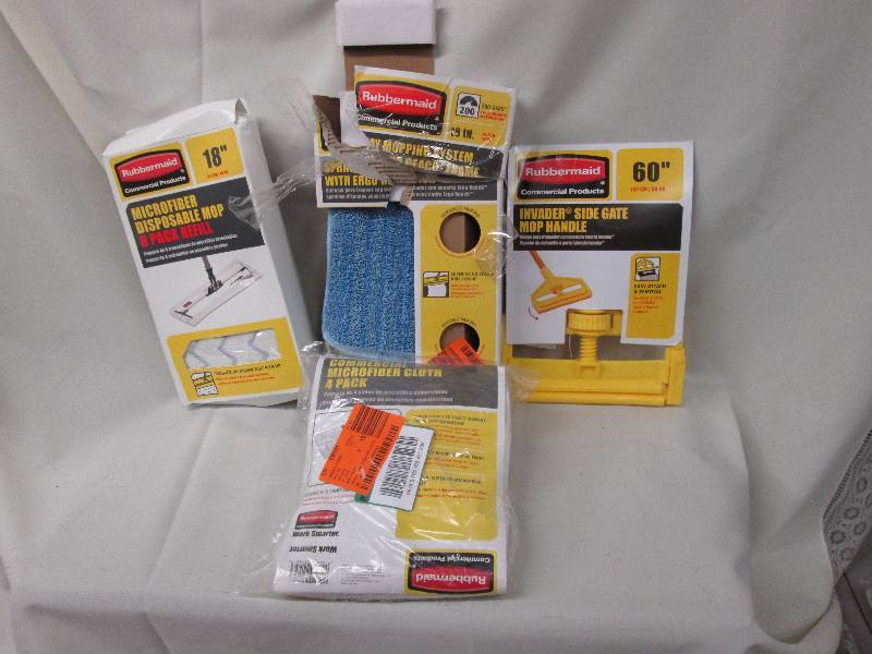 lot 124 image: Lot of 4 Rubbermaid cleaning items...