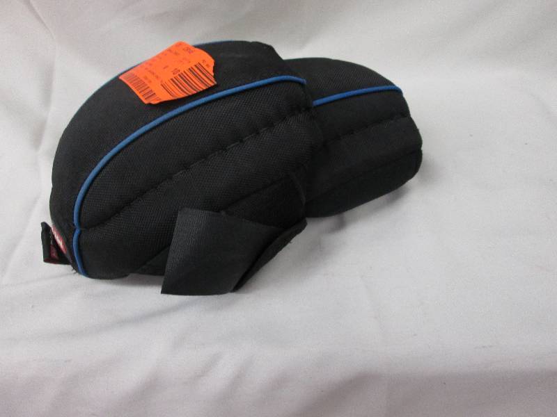 lot 130 image: 1 pair non-marring knee pads...