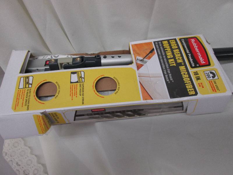 lot 140 image: Rubbermaid Ergo Reach Microfiber Mo...