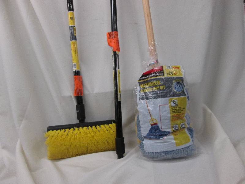 lot 142 image: 10 inch long handled scrub brush wi...
