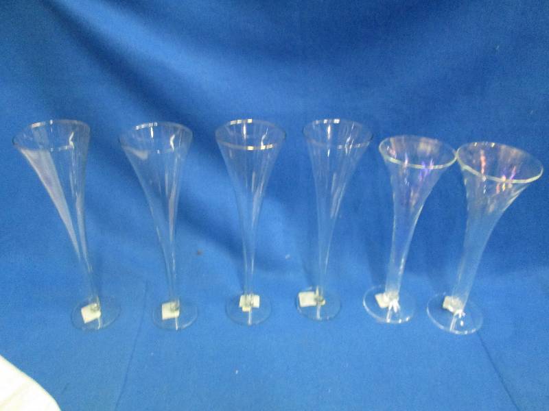 lot of 6 champane glasses, 4 matchi...