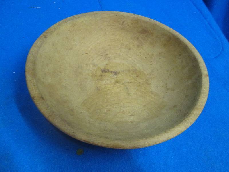 Small wooden bowl ...