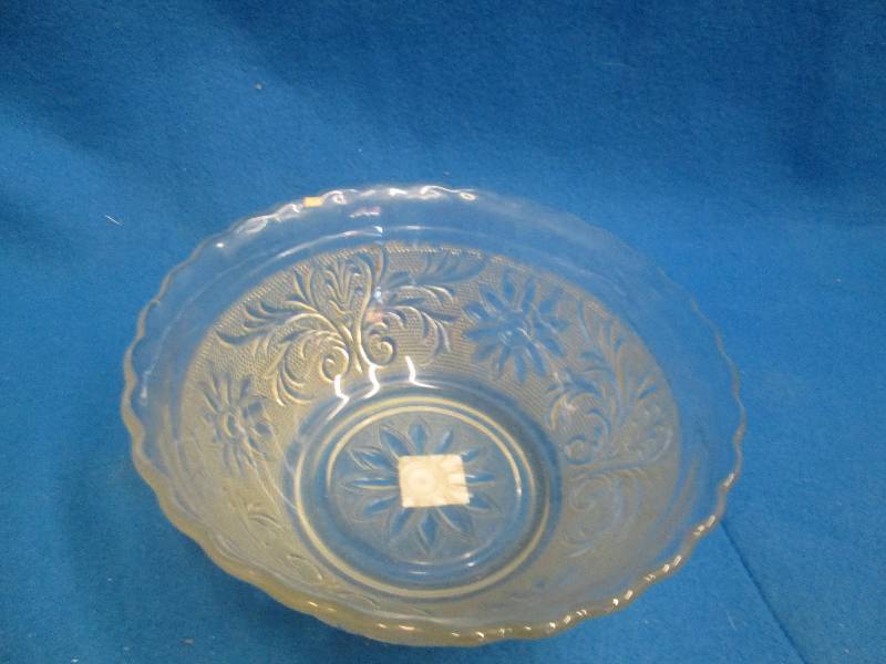 Decorated serving bowl ...