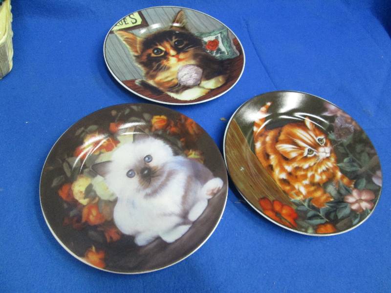 Lot of 3 painted Cat plates ...