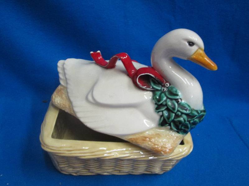 Goose shaped lid and Basket shaped ...