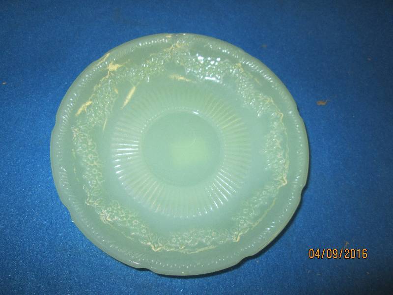 Light green vaseline plate...