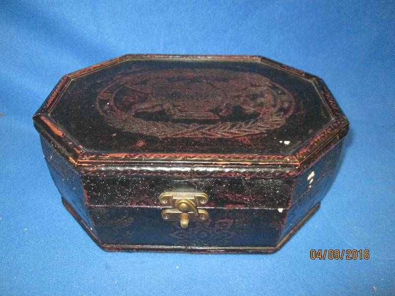 Vintage Cherub box, latch is snappe...