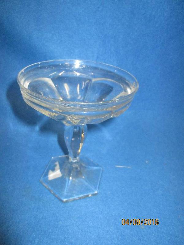 Clear glass sundae dish...