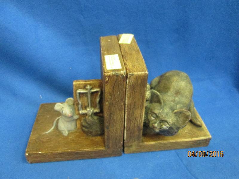 Cat and mouse bookends...