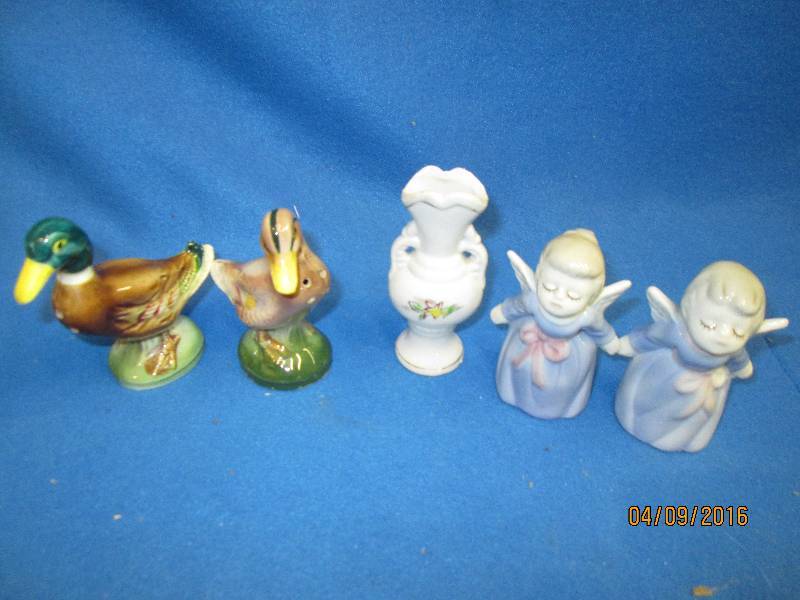 Lot of small ducks angels and vase...