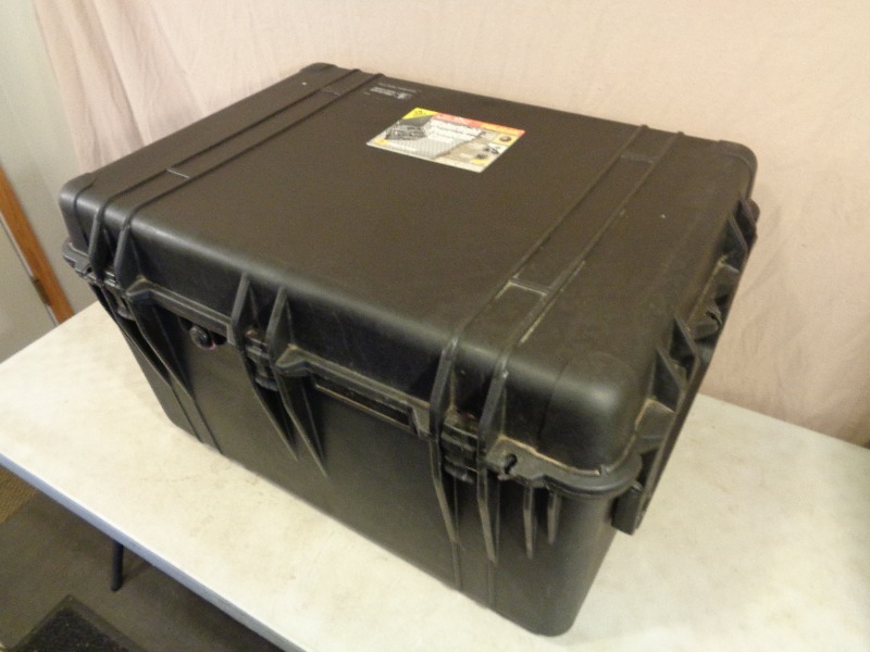 lot 5 image: Large Pelican Watertight Hard Case