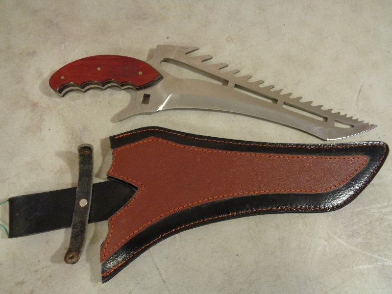 lot 23 image: Chipaway Cutlery with Sheath