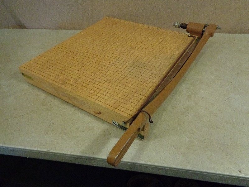 lot 34 image: Large Paper Cutter