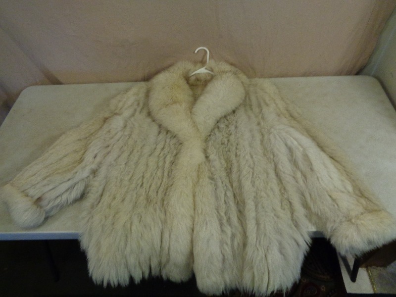 lot 35 image: Fox Fur Jacket