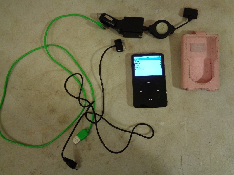 lot 38 image: Apple IPod
