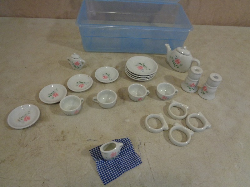 lot 53 image: Mini Tea Set