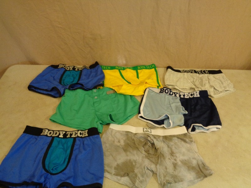 lot 55 image: 7 New Pairs of Mens Size Small Underwear  Shorts