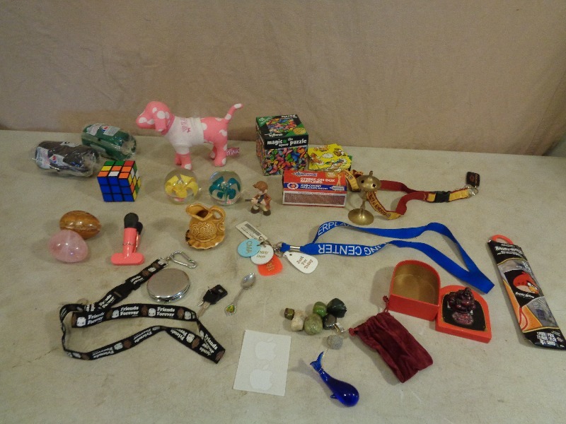 lot 58 image: Collectibles