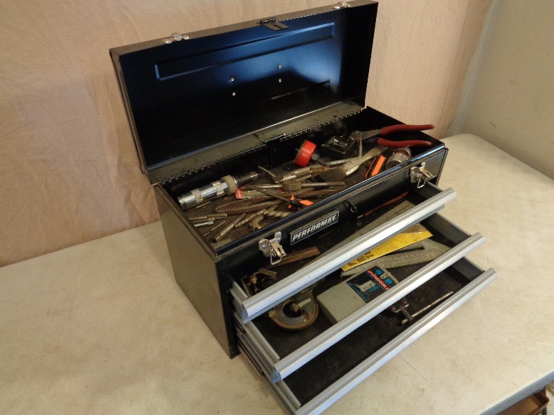 lot 65 image: 3 Drawer Metal Toolbox with Contents