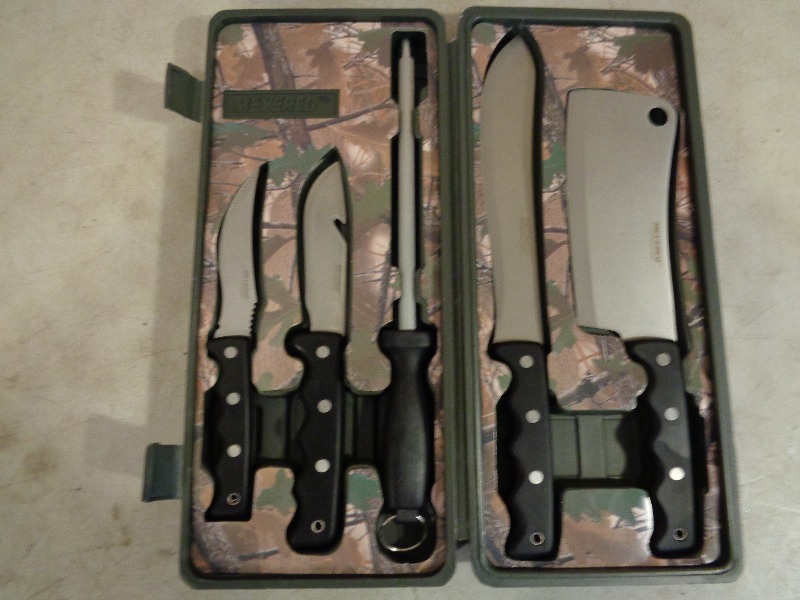 lot 66 image: Meyerco Knife Set Designed by Blackie Collins