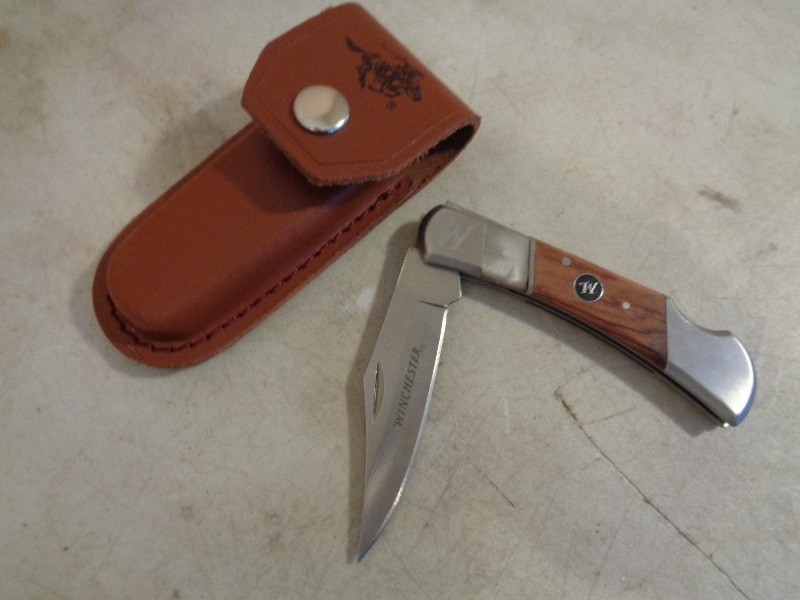 lot 71 image: Winchester Pocket Knife