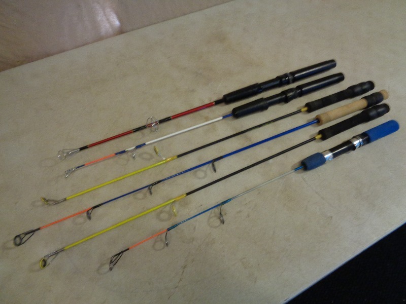 lot 79 image: 6 Assorted Ice Fishing Poles