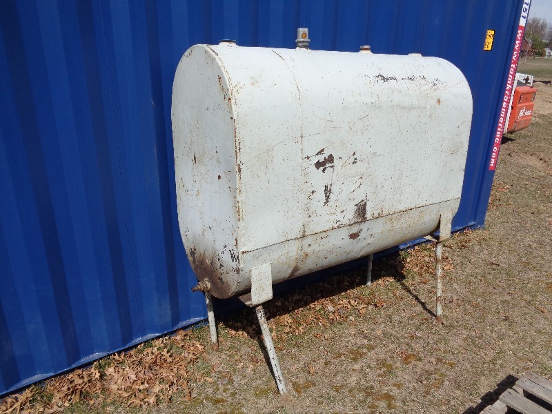 lot 17 image: 270 Gallon Fuel Oil Tank