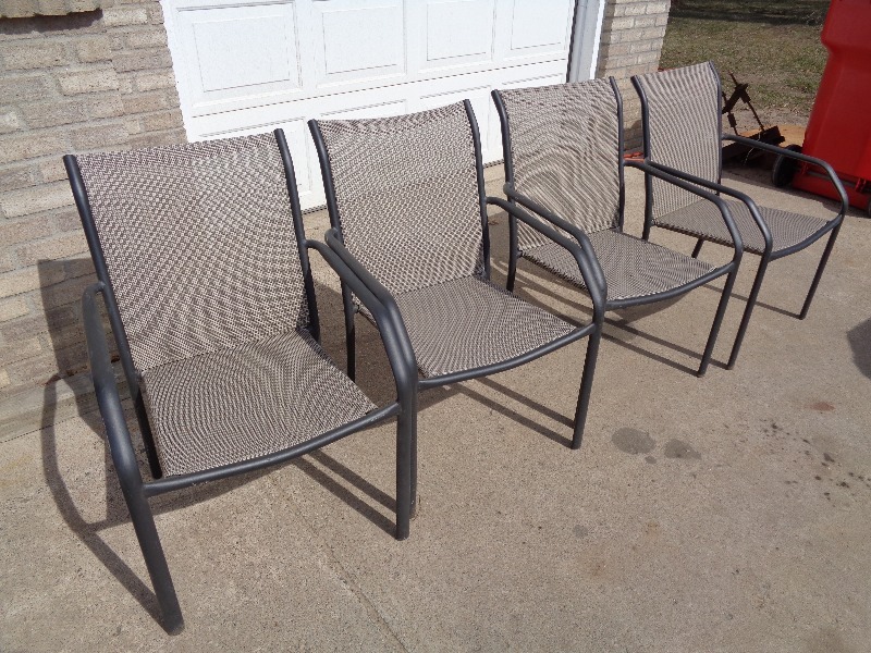 lot 20 image: 4 Patio Chairs