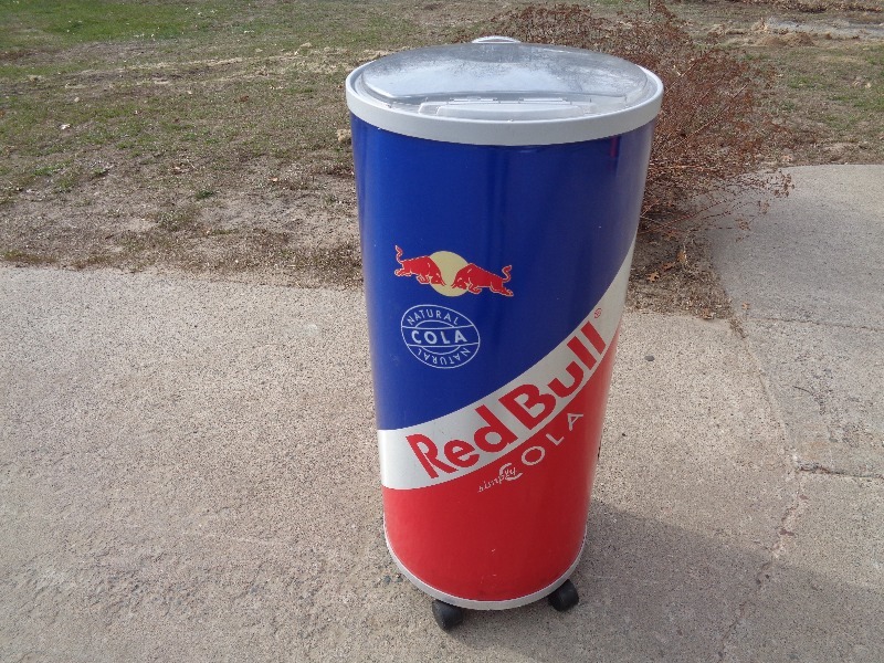lot 4 image: Vintage Redbull Cooler on Wheels